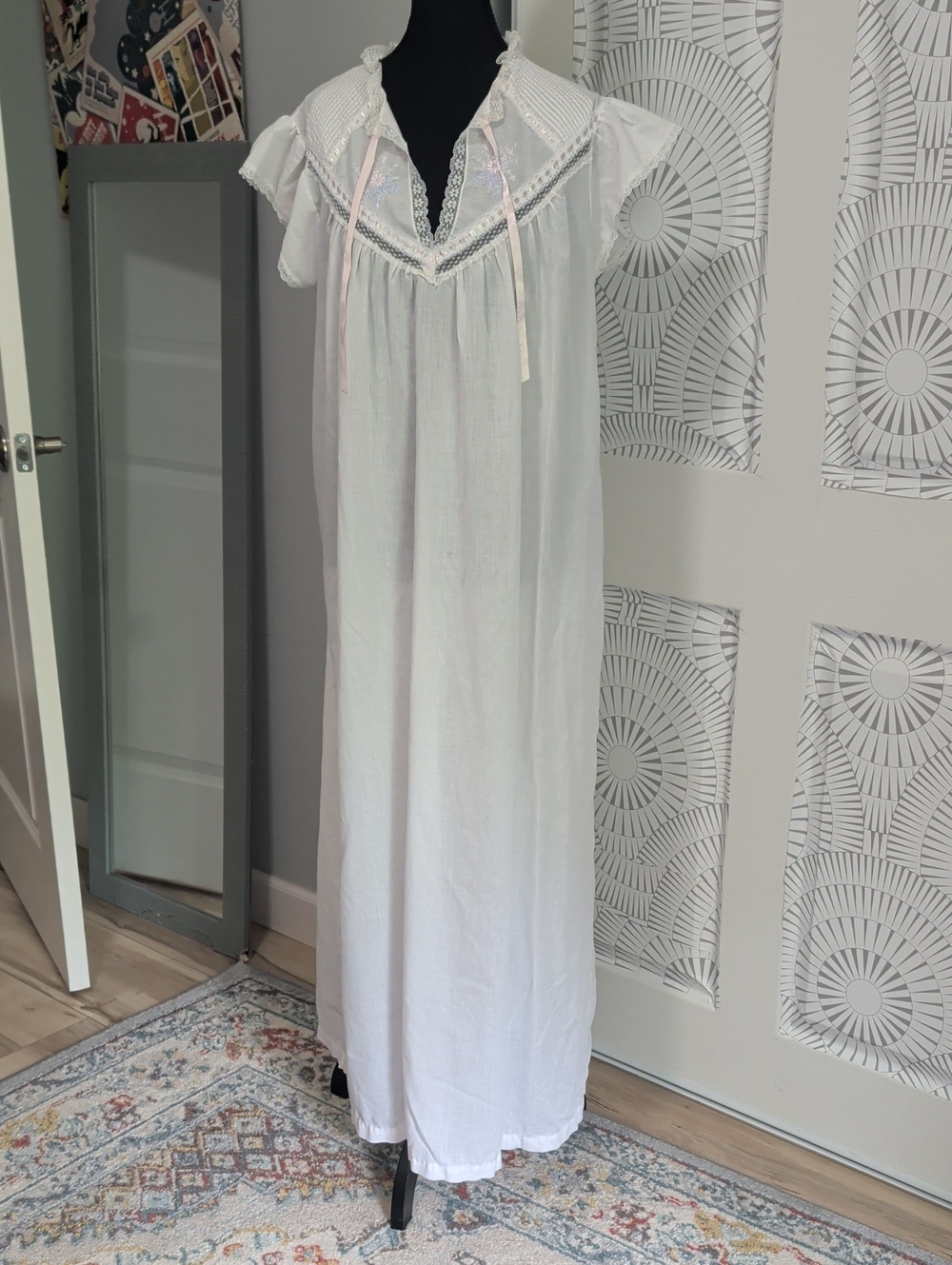 Vintage White Lace-Trim Cotton Nightgown with Ribbon Accent - Picture 7 of 7